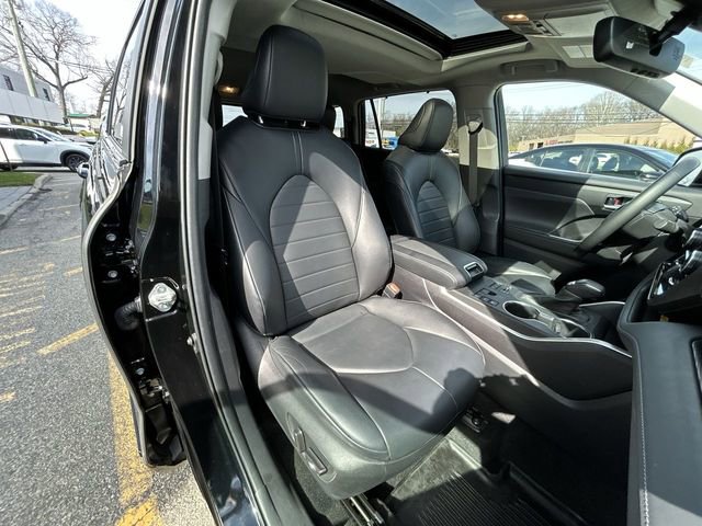 Used 2024 Toyota Highlander XLE image 26