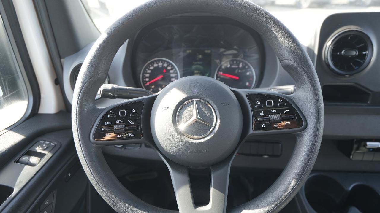 Used 2024 Mercedes-Benz Sprinter 2500 image 12