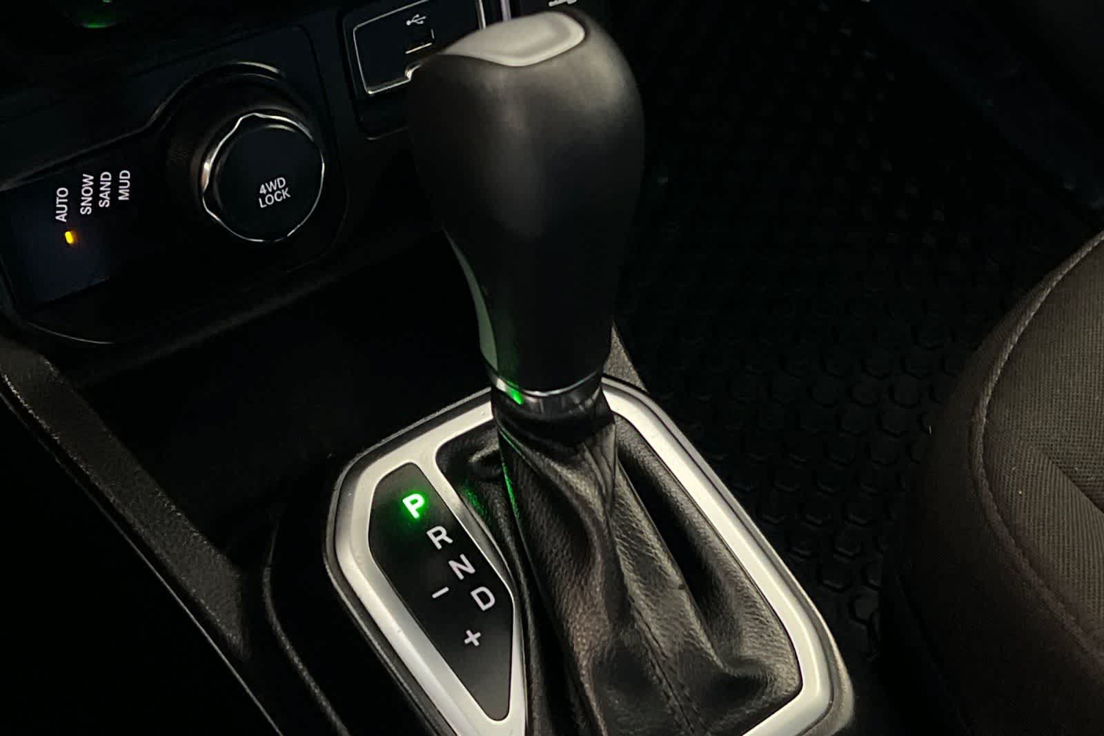 Used 2020 Jeep Renegade Latitude w/ UConnect 8.4 Nav Group AWD/4WD image 27