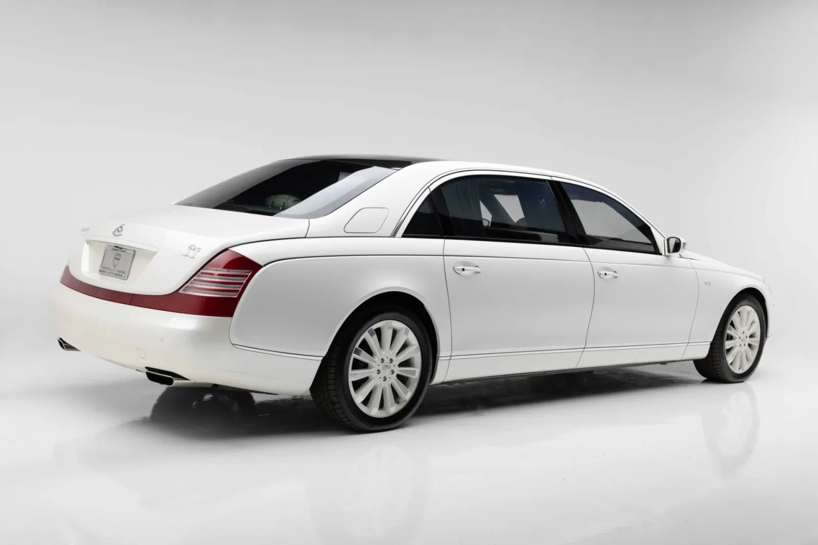 Used 2009 Maybach 62 S RWD image 11