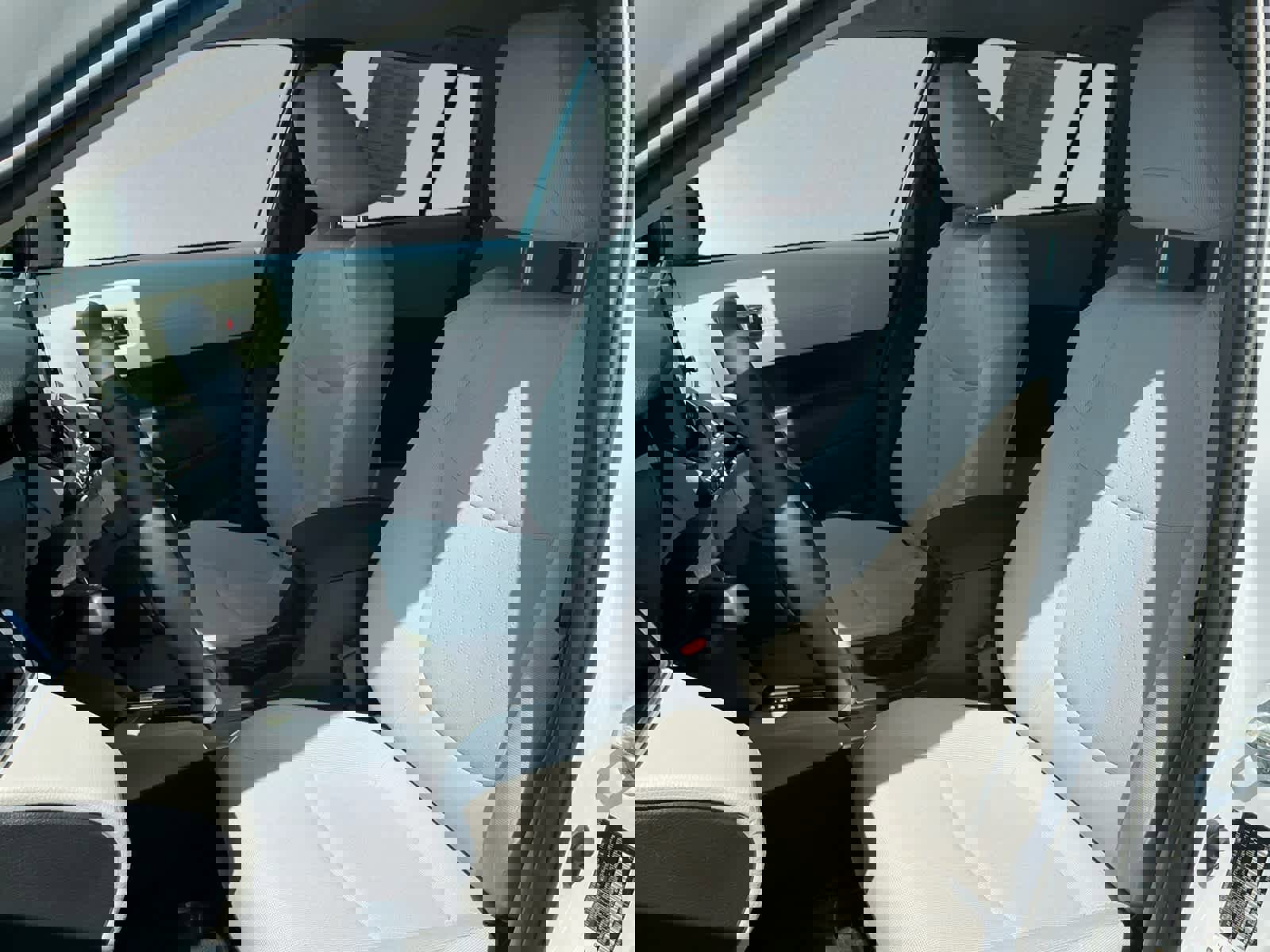 Used 2022 Toyota Corolla Cross LE image 12