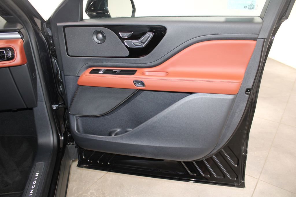 Used 2025 Lincoln Aviator Reserve image 33
