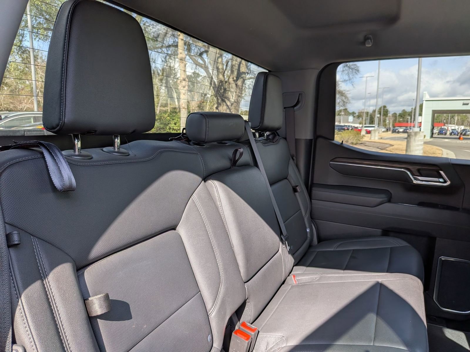 Used 2025 GMC Sierra 1500 SLT image 32