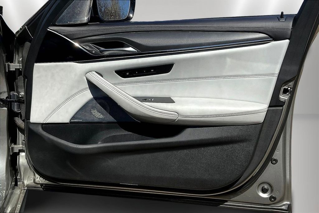 Used 2022 BMW M5 w/ Executive Package image 28