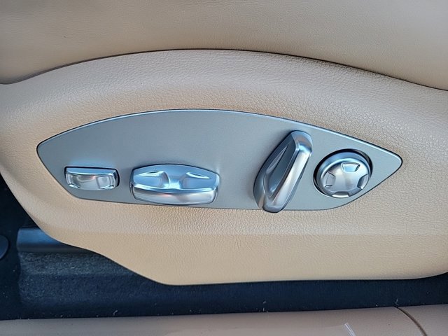 Used 2025 Porsche Macan image 24