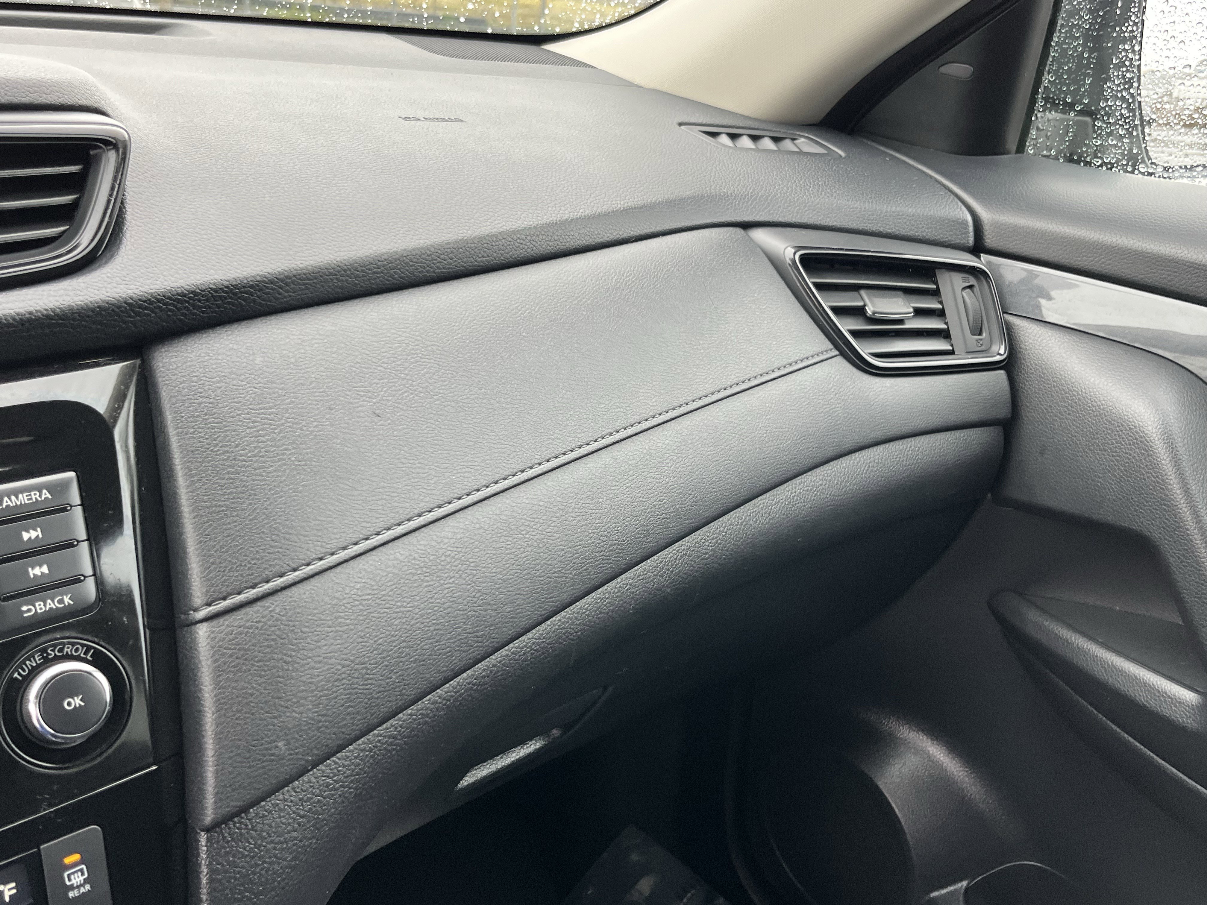 Used 2018 Nissan Rogue SV image 22