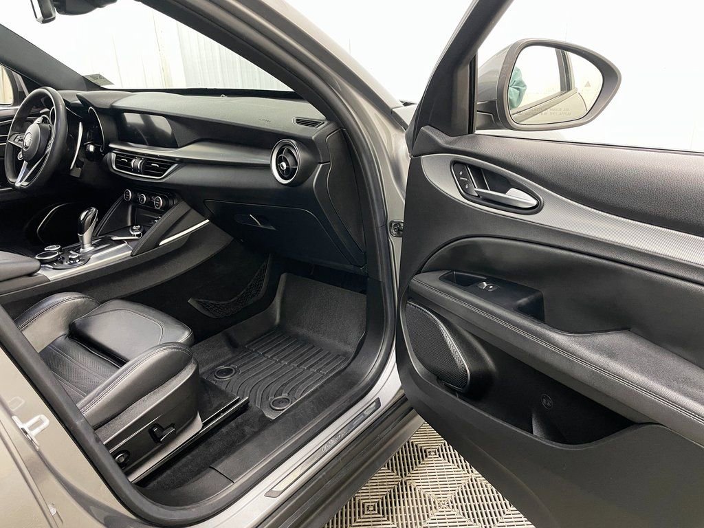 Used 2018 Alfa Romeo Stelvio Ti Sport AWD/4WD image 36