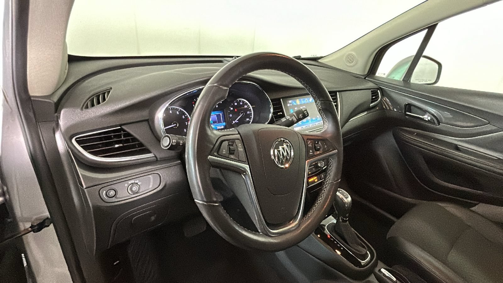 Used 2019 Buick Encore Preferred AWD/4WD image 17