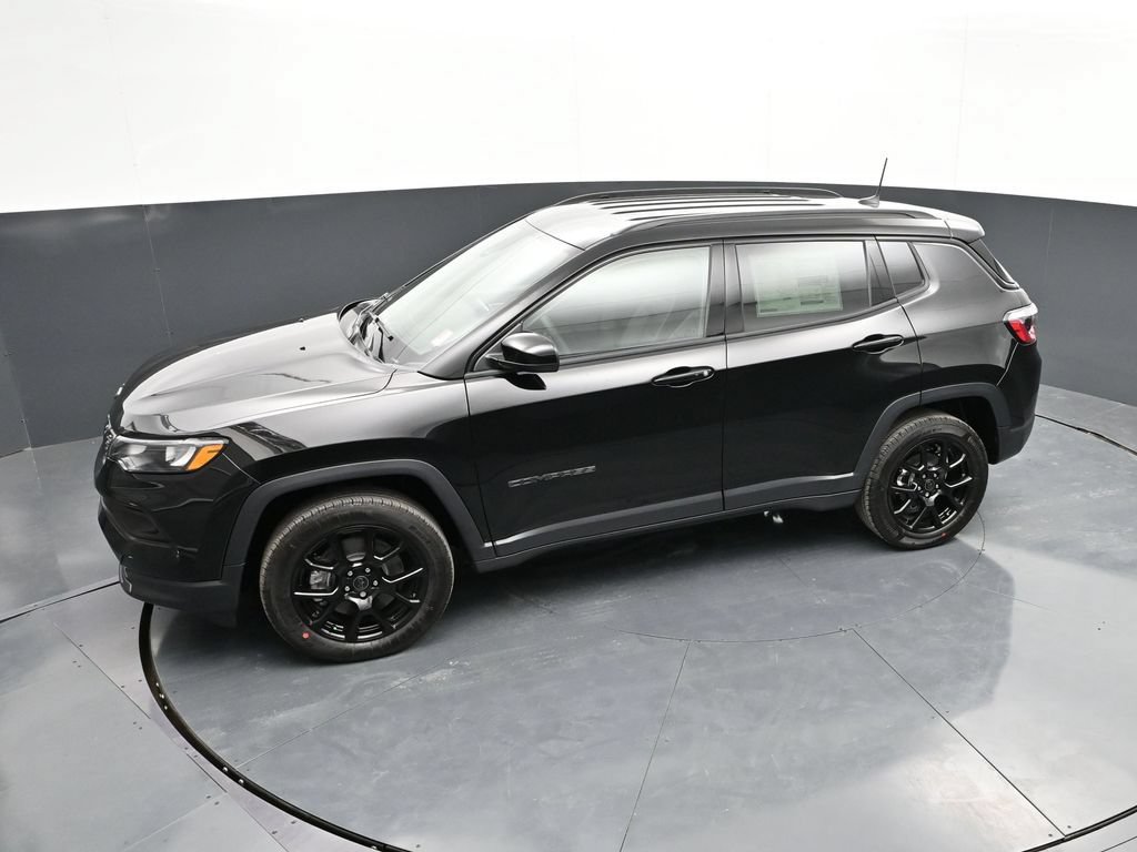 Used 2026 Jeep Compass Latitude AWD/4WD image 31
