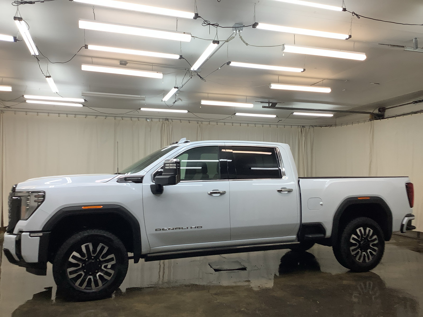 Used 2026 GMC Sierra 2500 Denali Ultimate AWD/4WD image 9