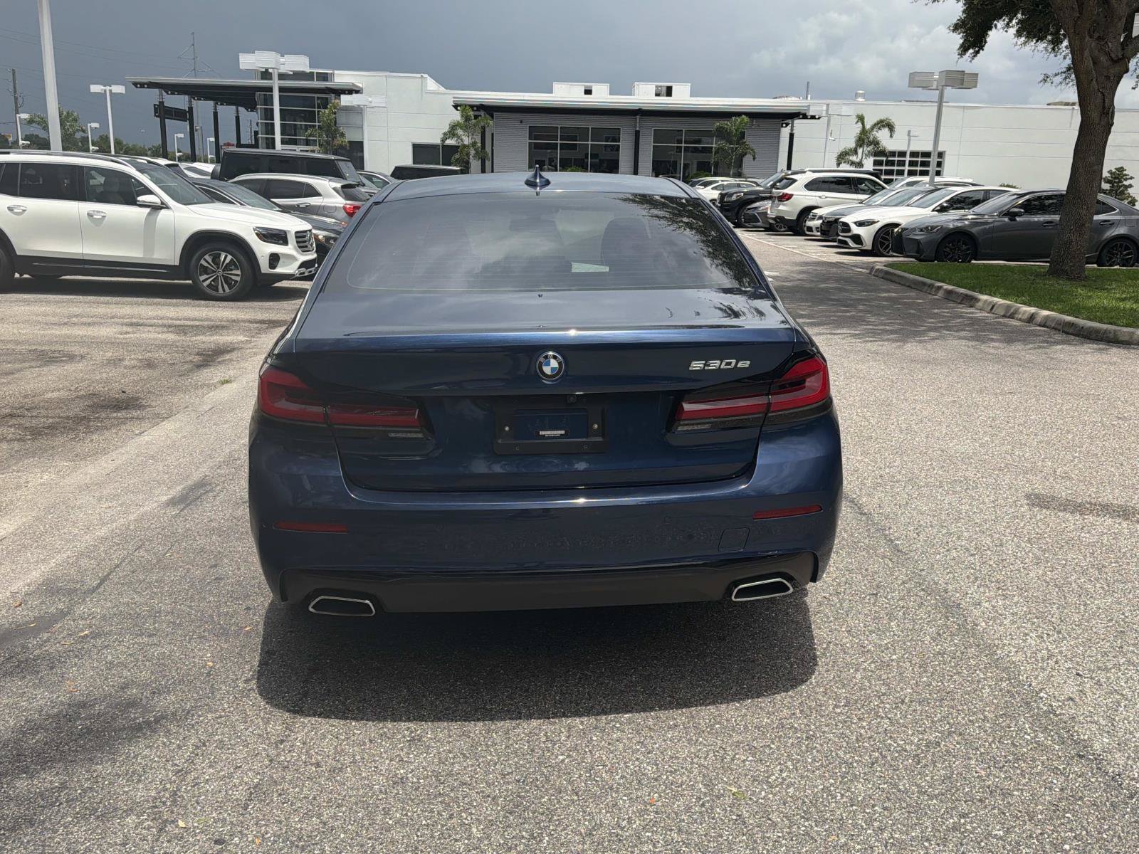 Used 2023 BMW 530e w/ Premium Package RWD image 4