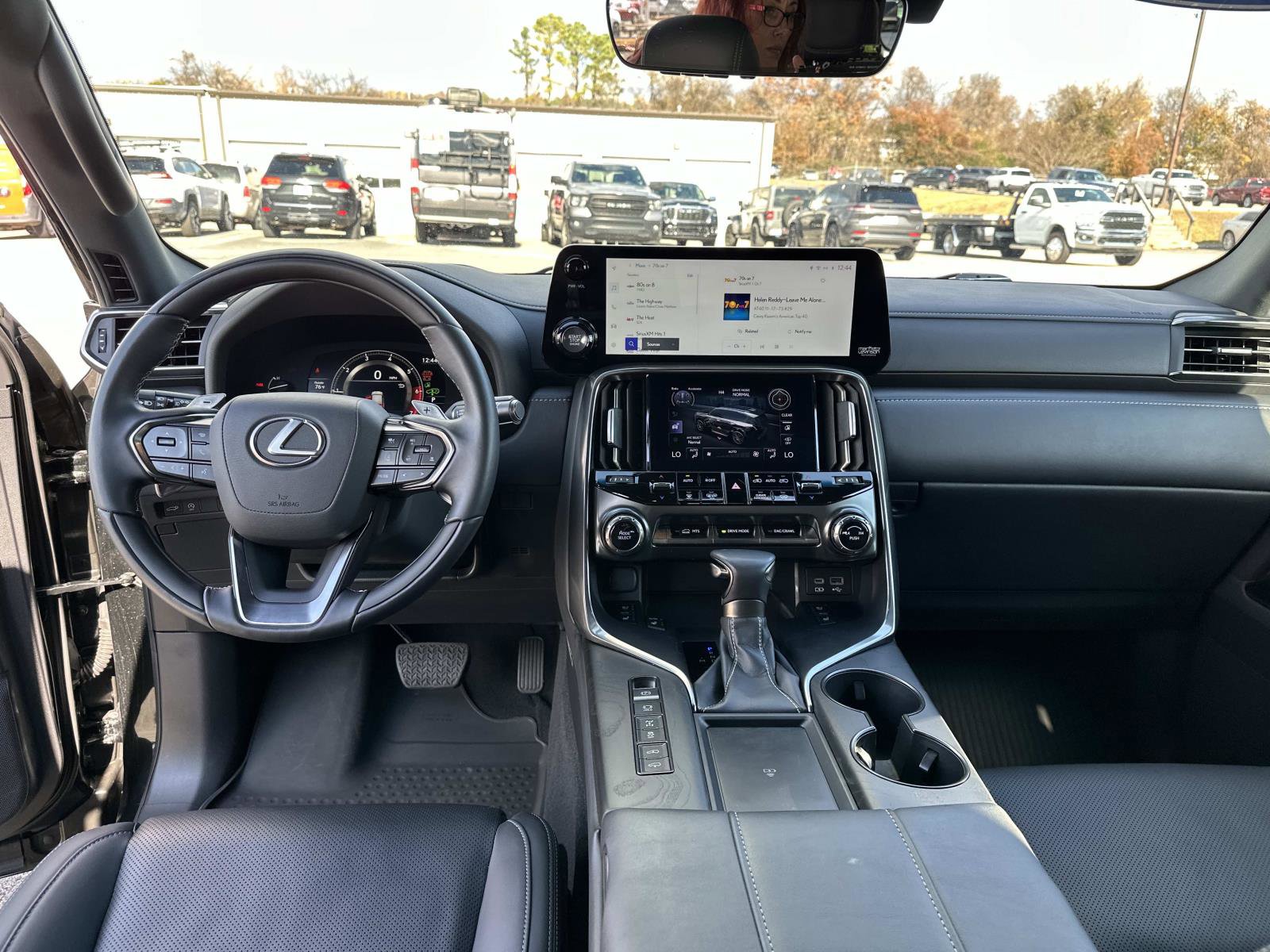 Used 2024 Lexus LX 600 4WD w/ Luxury Package image 18