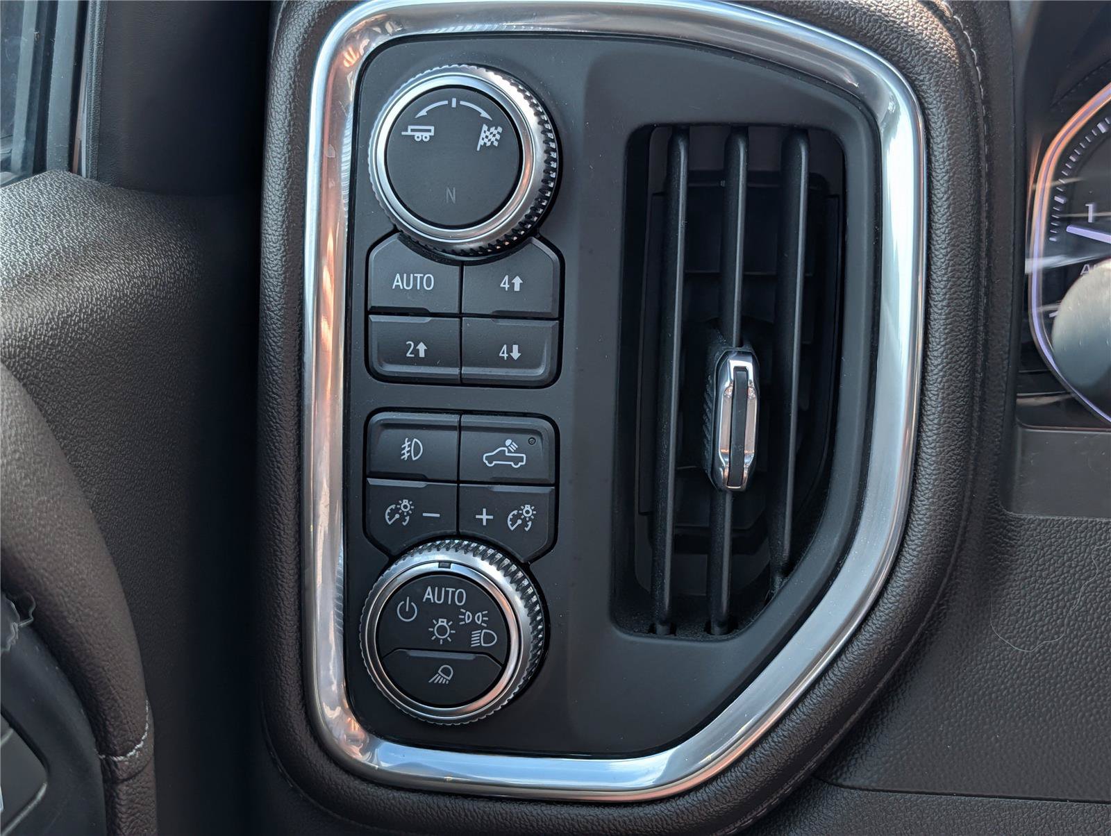 Used 2019 GMC Sierra 1500 SLT AWD/4WD image 30