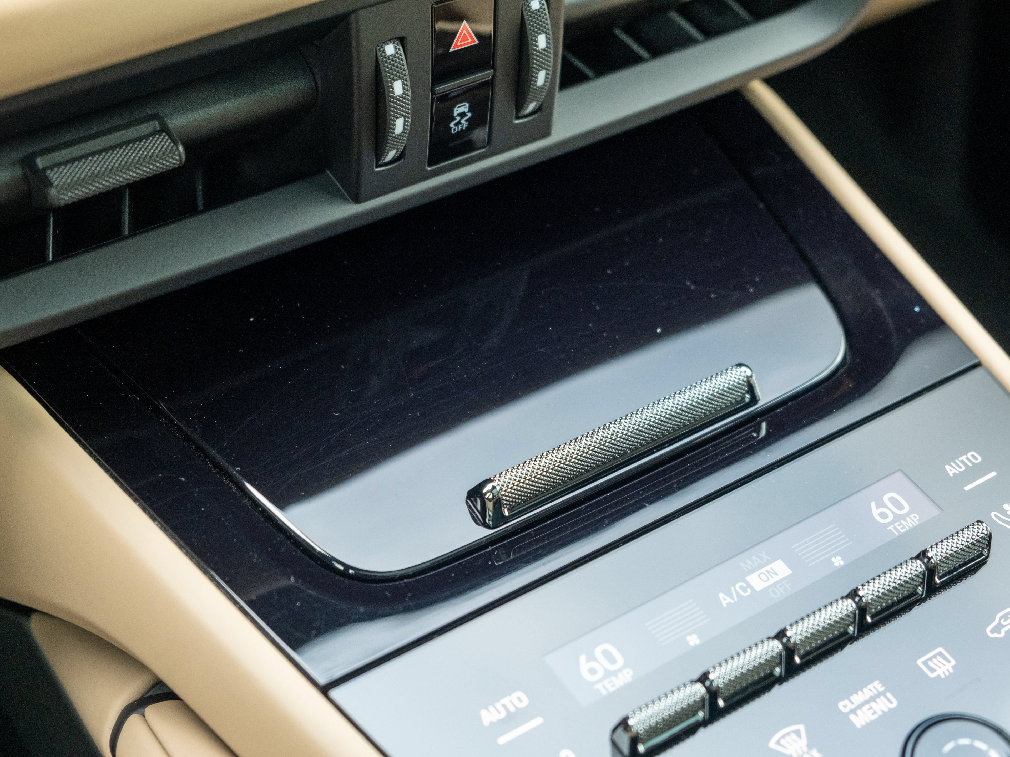Certified 2024 Porsche Cayenne AWD/4WD image 34