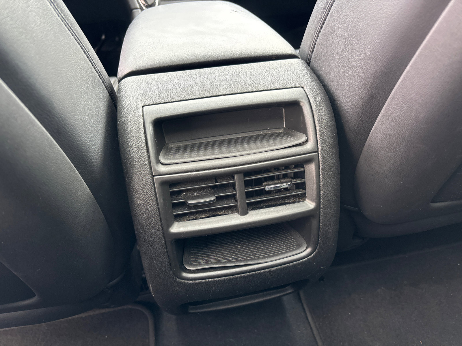 Used 2018 Cadillac XT5 Luxury w/ LPO, Black Ice Package image 31