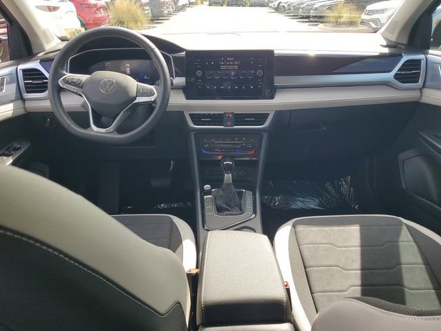 Used 2025 Volkswagen Taos SE w/ Panoramic Sunroof Package image 12