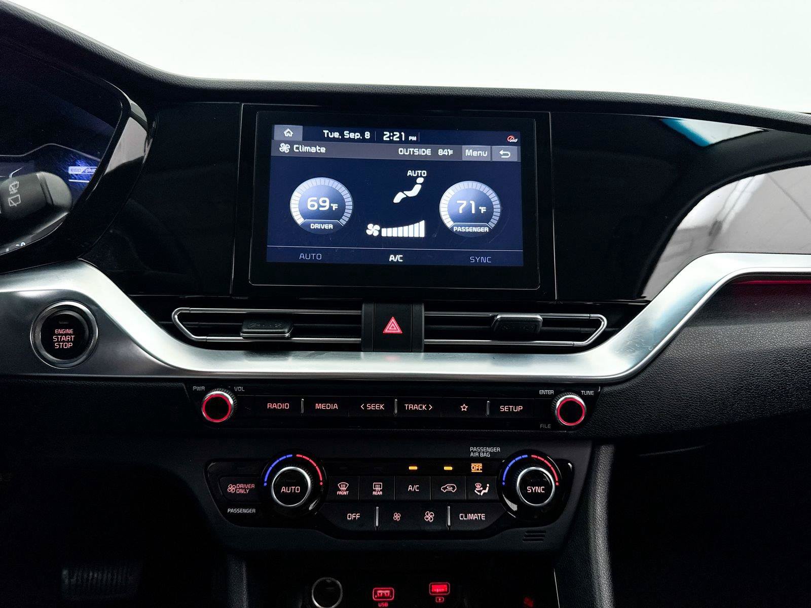 Used 2020 Kia Niro EX FWD image 22