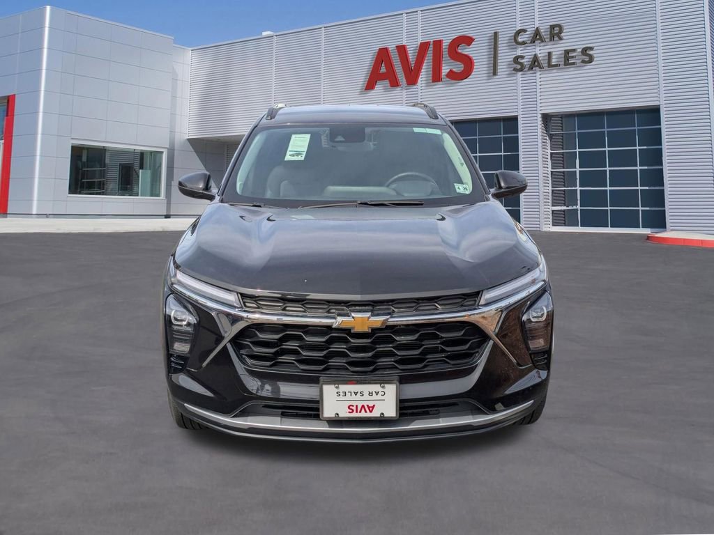 Used 2025 Chevrolet Trax LT w/ LT Convenience Package image 2