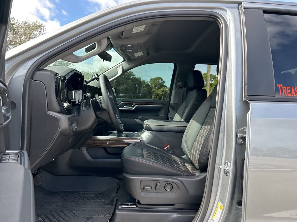 Used 2025 Chevrolet Silverado 1500 LT Trail Boss AWD/4WD image 46