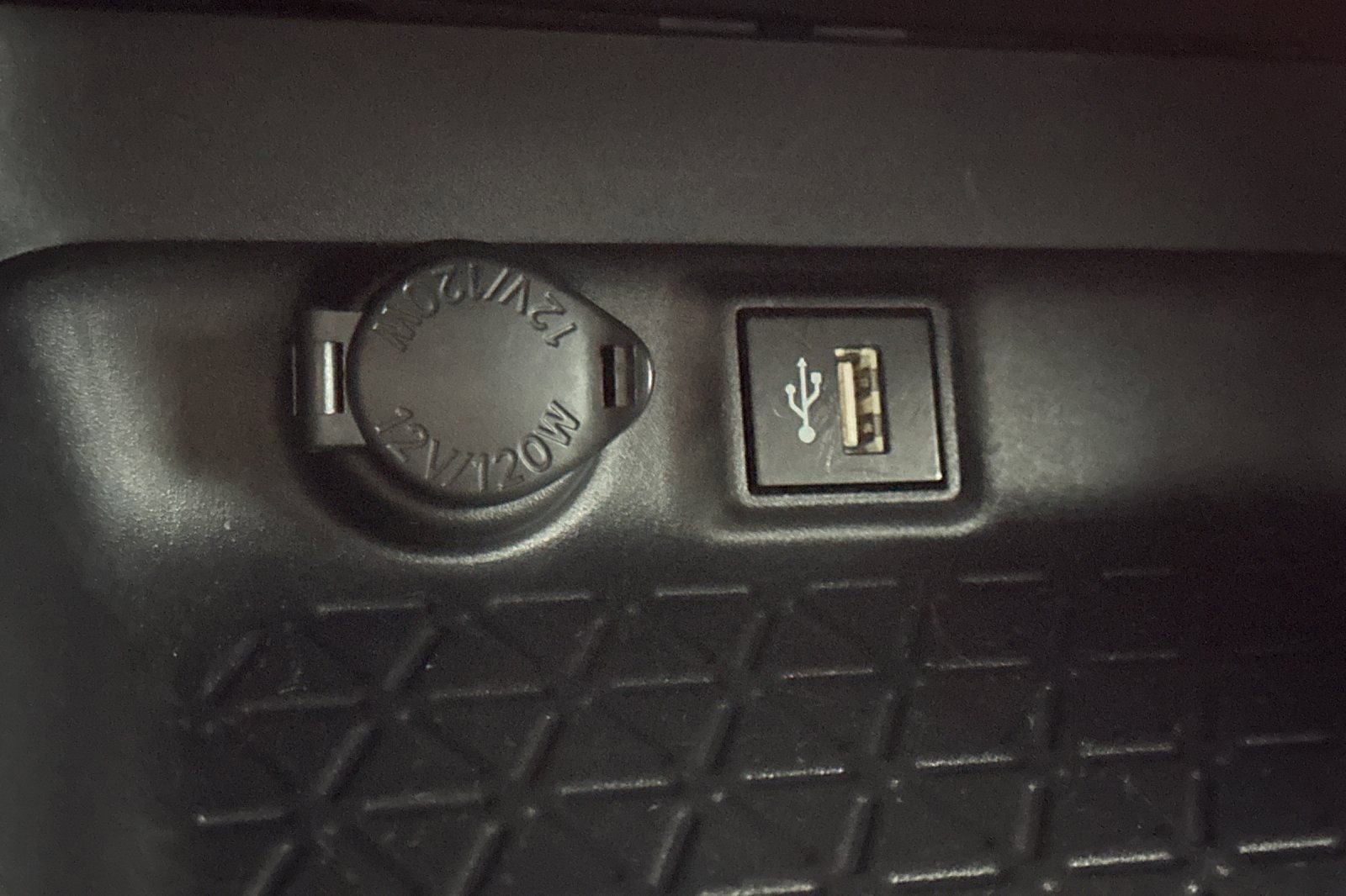 Used 2025 Toyota RAV4 LE image 32