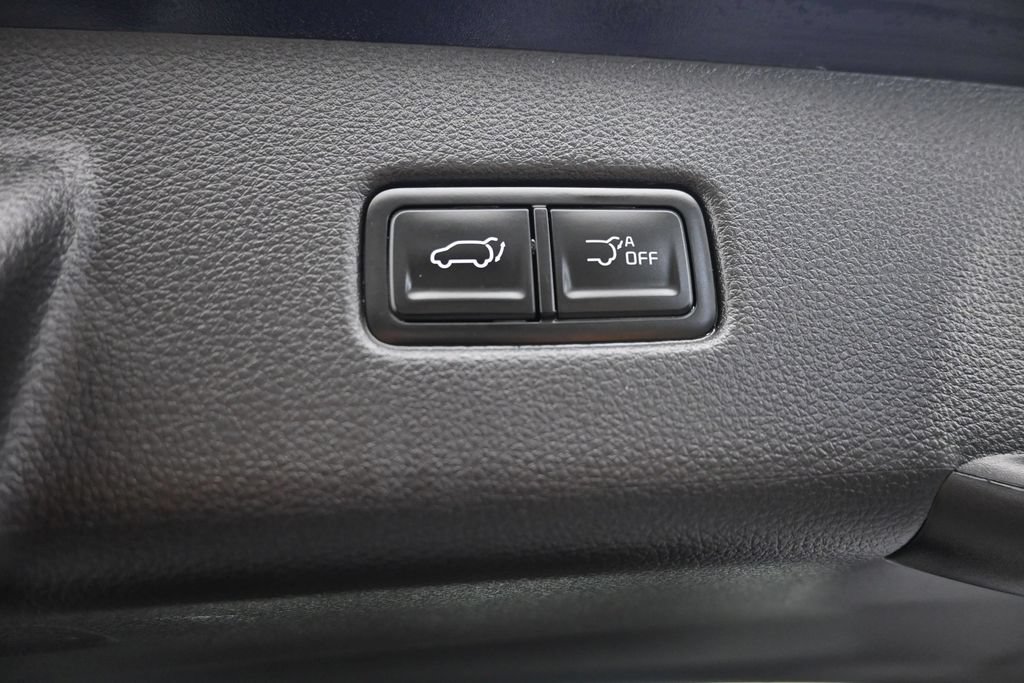 Used 2025 Kia Carnival EX FWD image 14