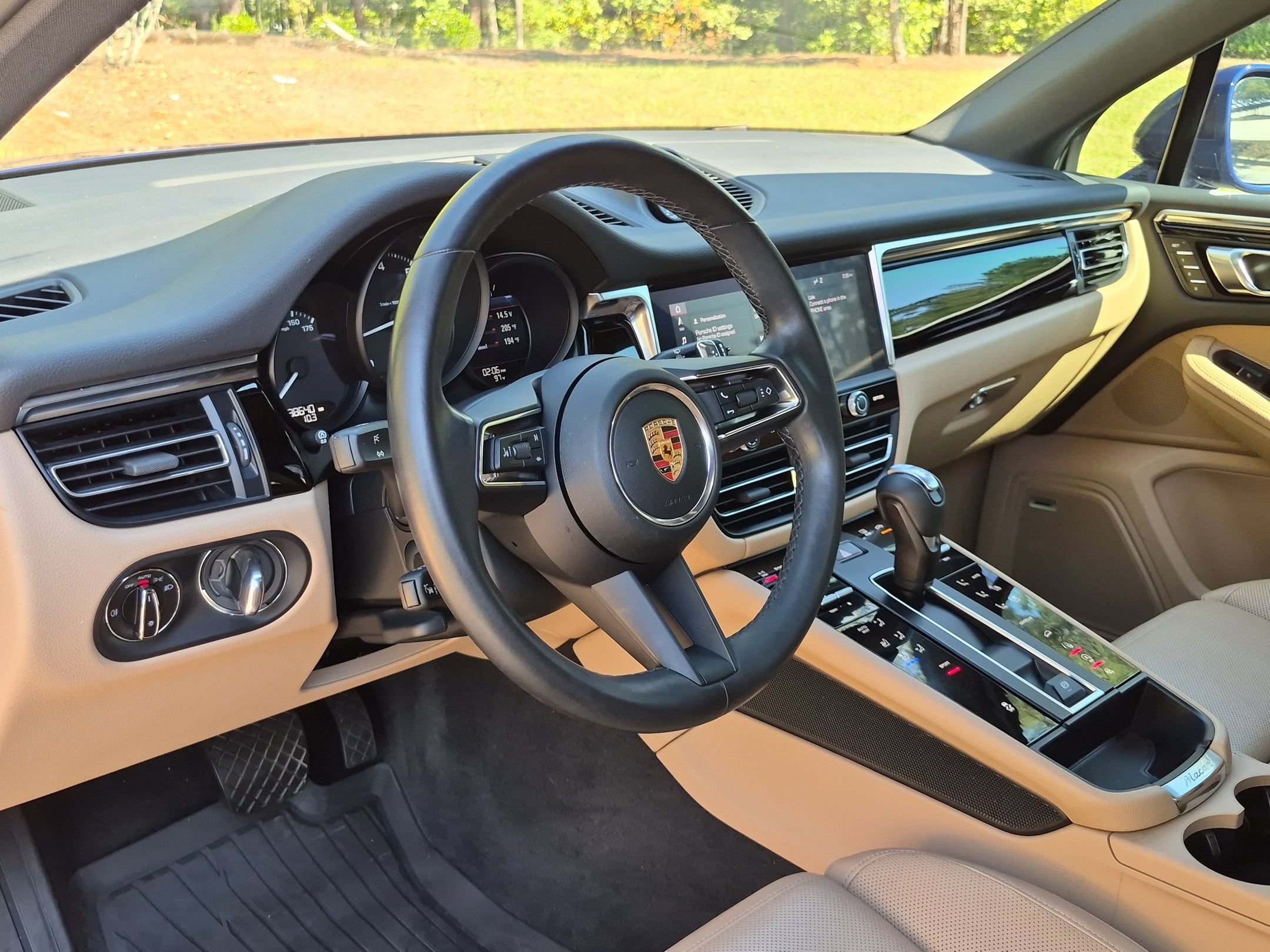 Certified 2024 Porsche Macan AWD/4WD image 4