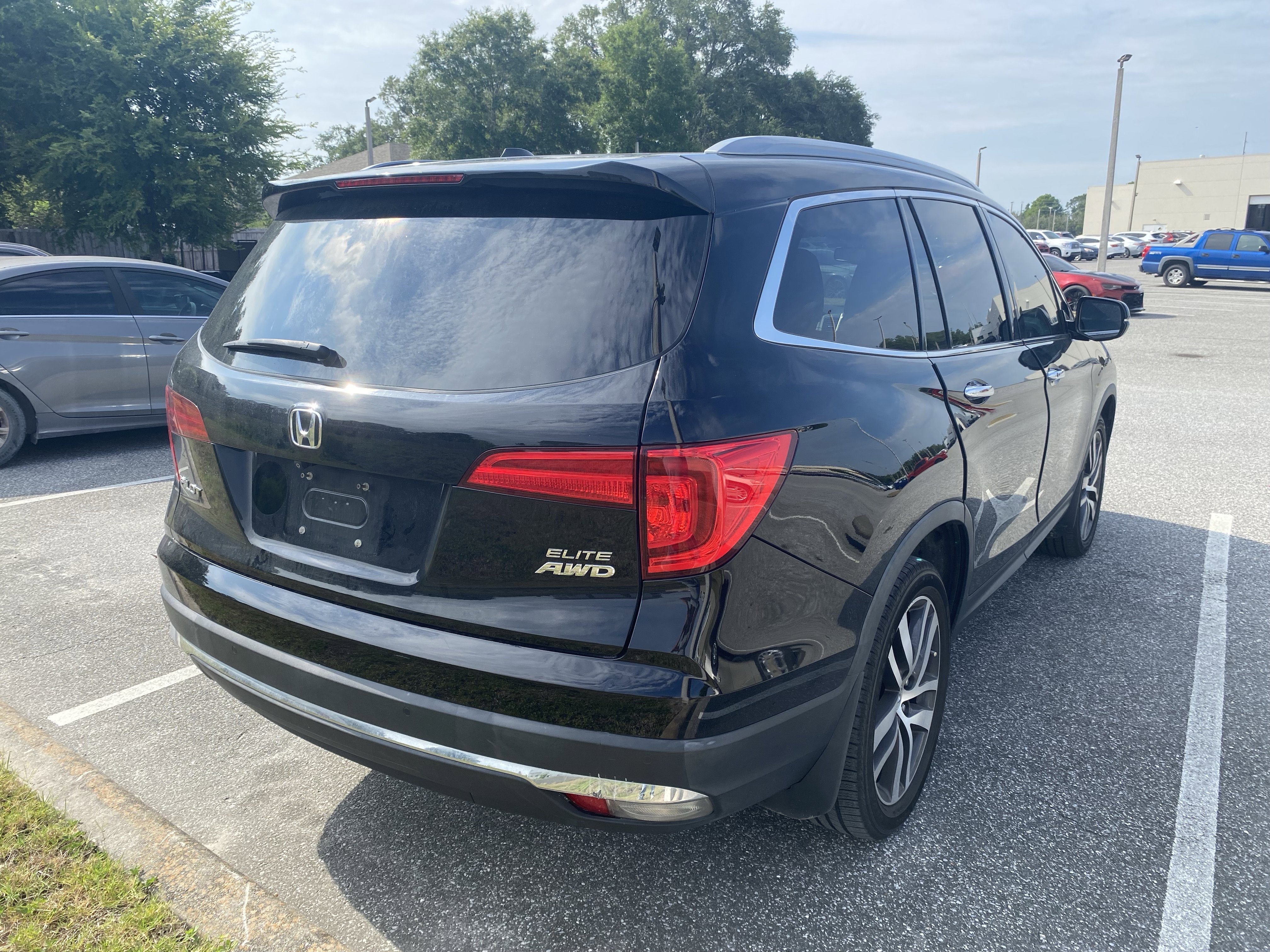 Used 2017 Honda Pilot Elite image 18