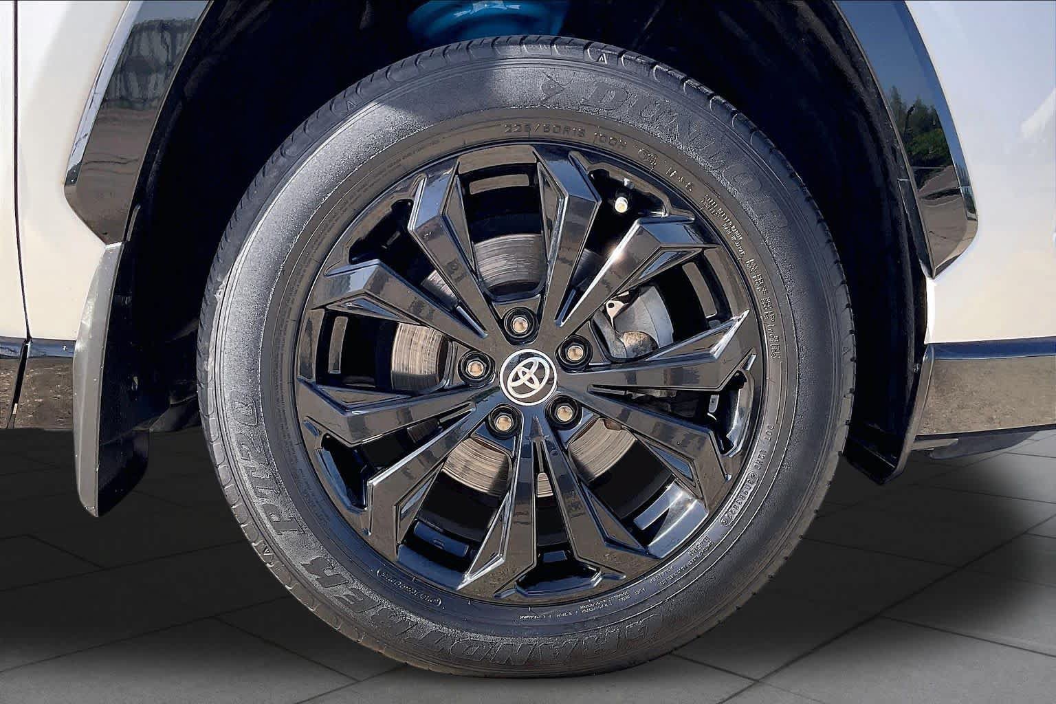 Used 2022 Toyota RAV4 SE AWD/4WD image 11