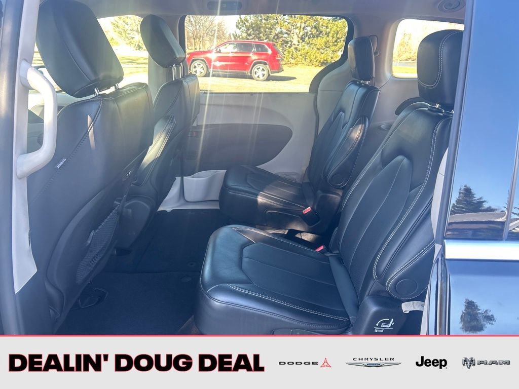 Used 2024 Chrysler Pacifica Touring-L image 24