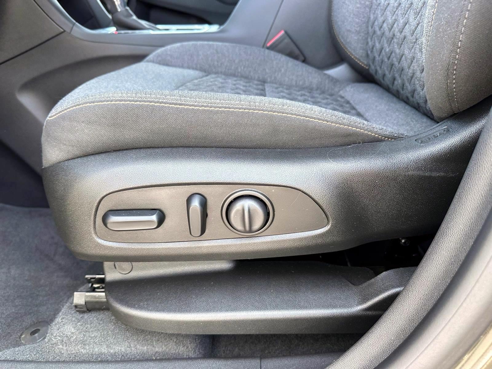 Used 2023 Chevrolet Equinox LT AWD/4WD image 10