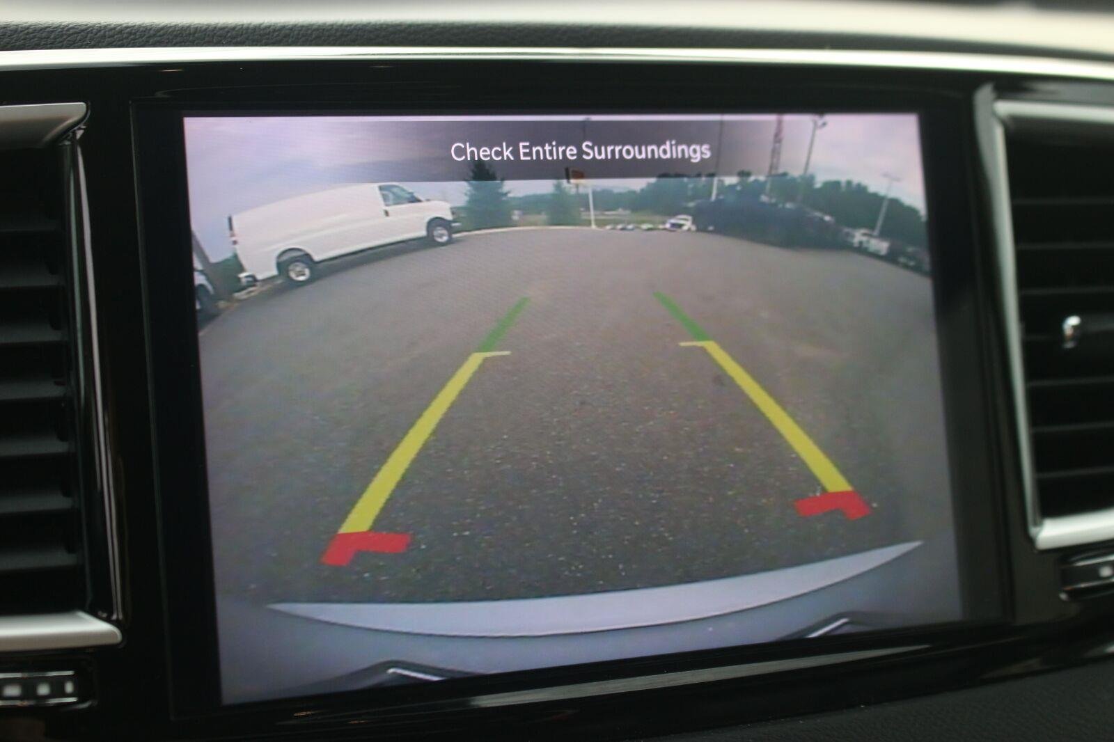 Used 2024 Chrysler Pacifica Touring-L FWD image 23