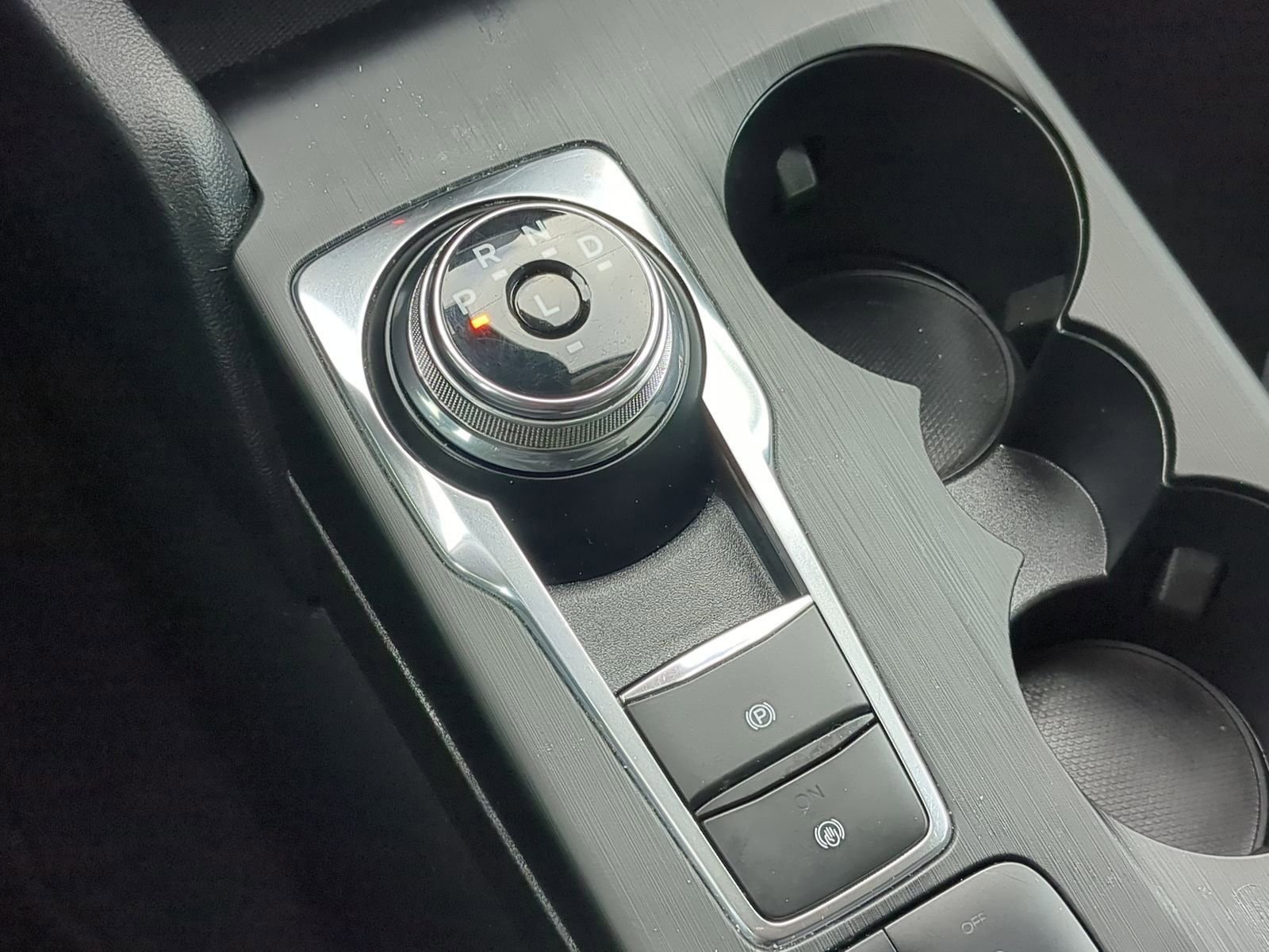 Used 2020 Ford Escape SE image 32