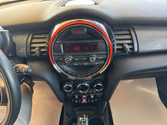 Used 2016 MINI Cooper 4-Door Hardtop image 19