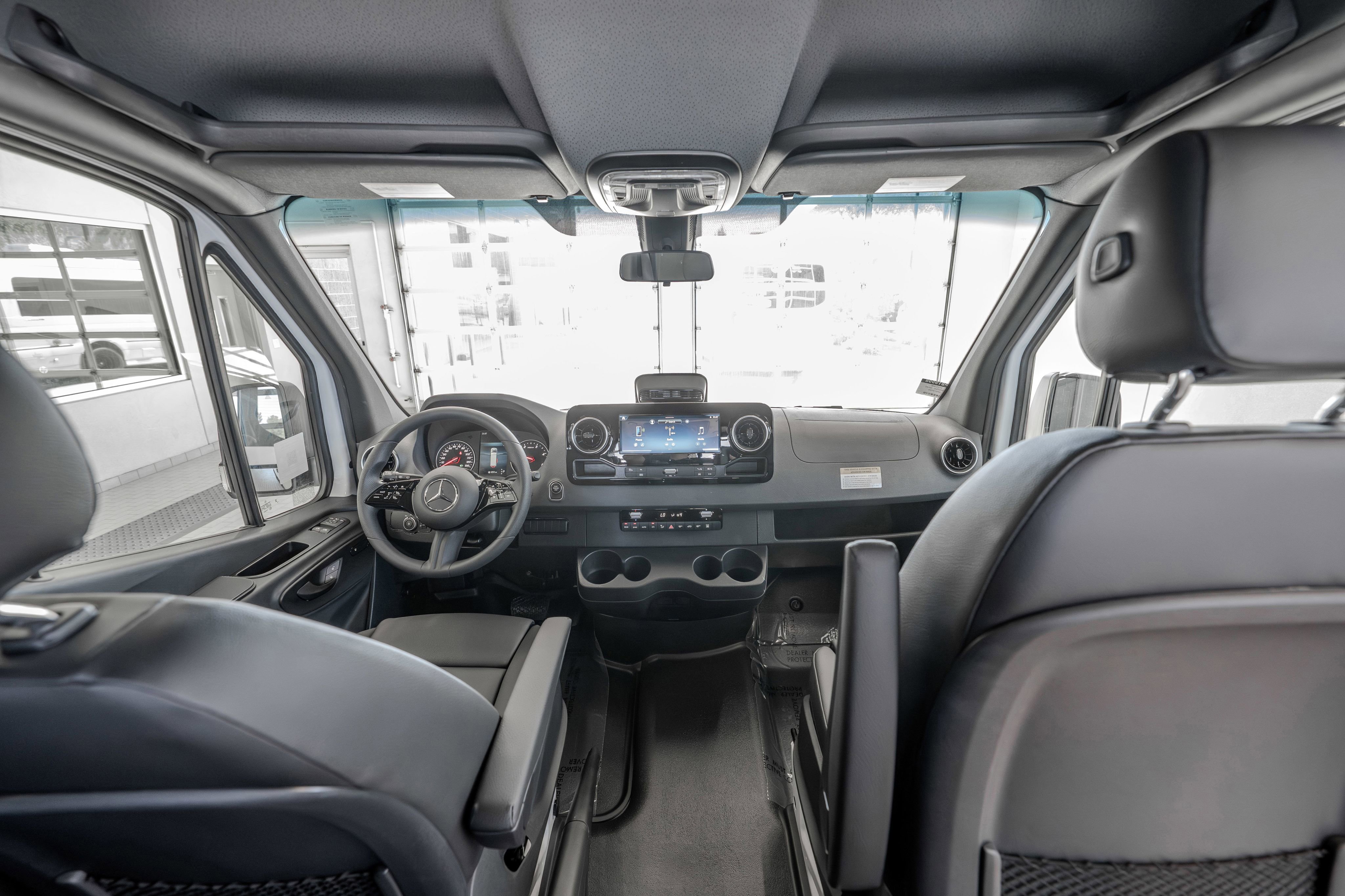 Used 2025 Mercedes-Benz Sprinter 2500 image 27