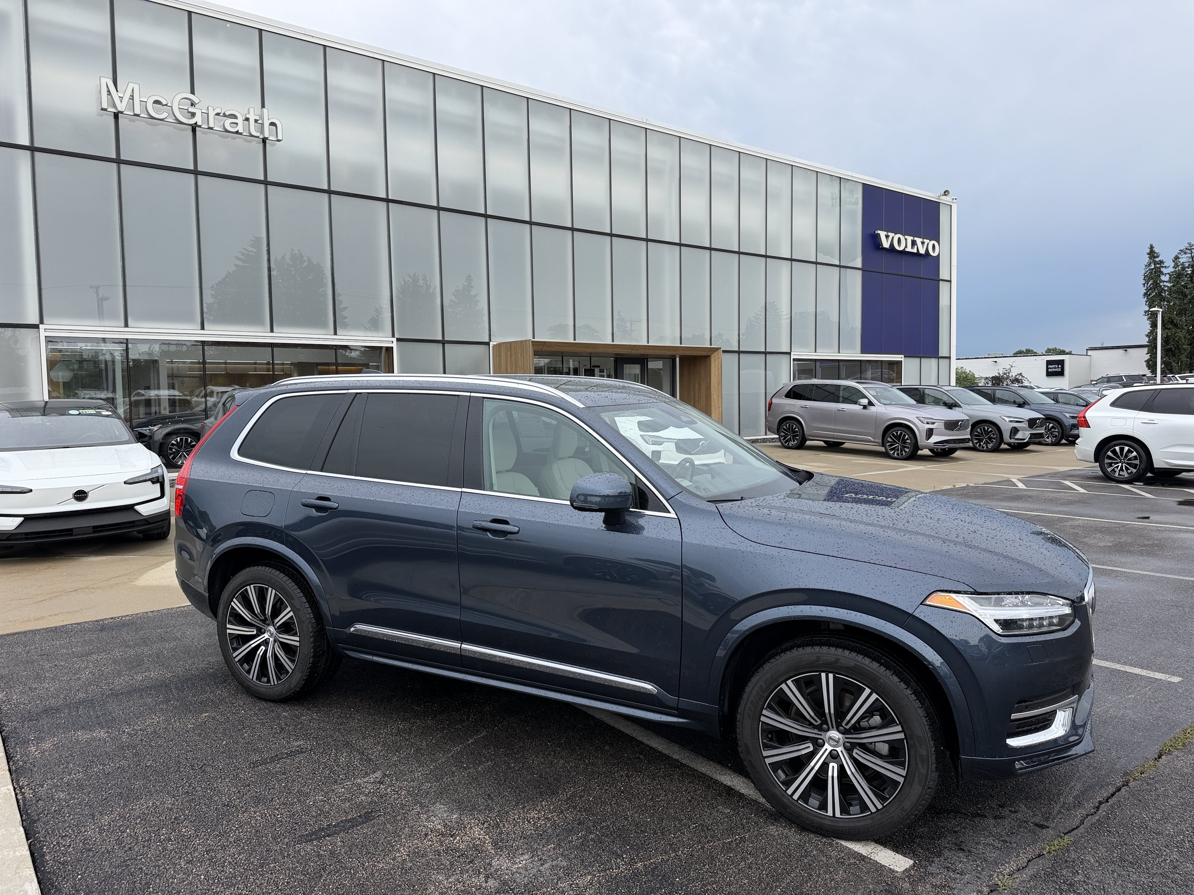 Used 2025 Volvo XC90 B5 Core w/ Protection Package Premier AWD/4WD image 3