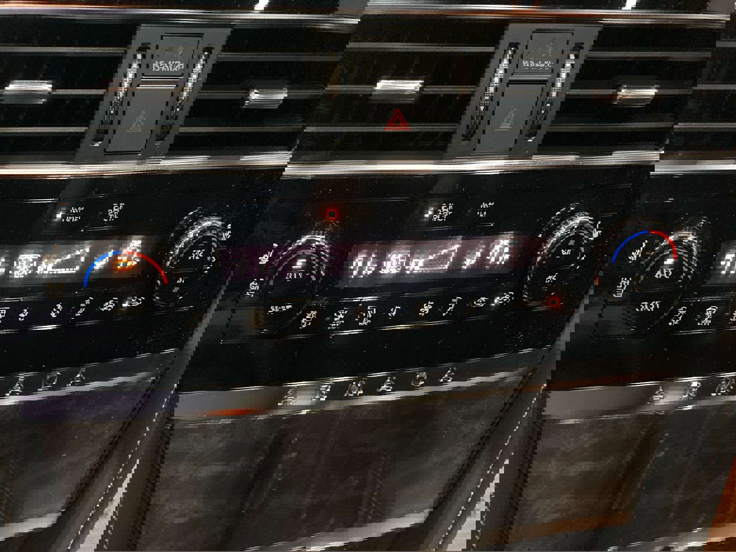 Used 2022 Nissan Armada Platinum w/ Captain's Chairs Package image 38