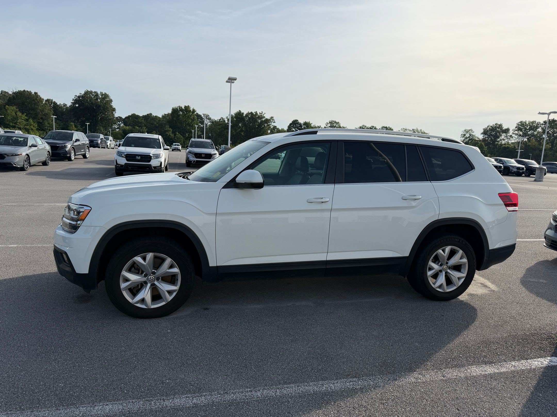 Used 2018 Volkswagen Atlas SE AWD/4WD image 2