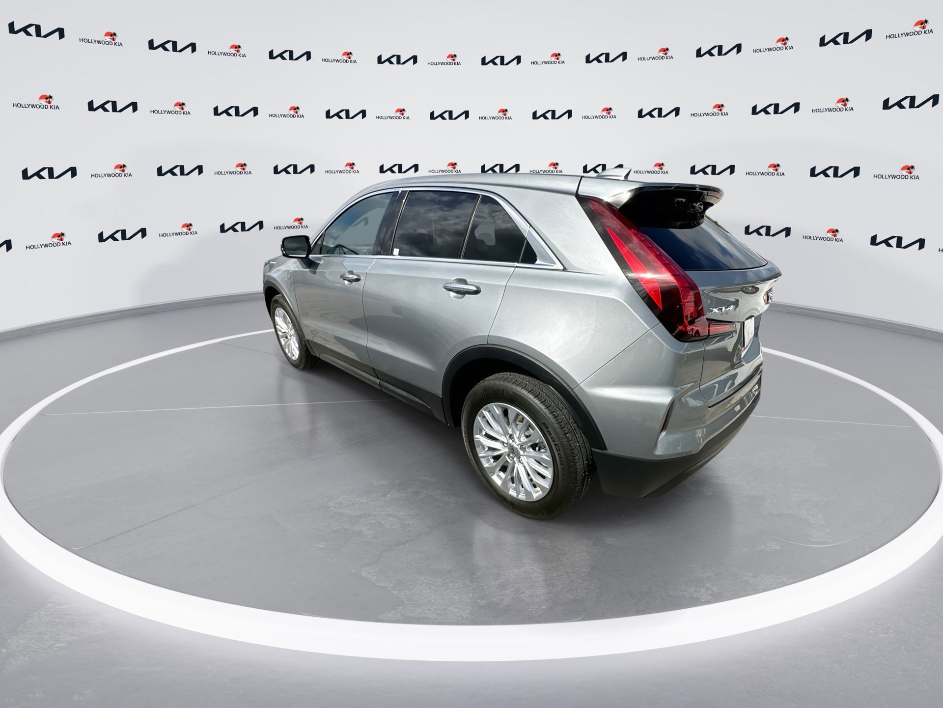 Used 2024 Cadillac XT4 Luxury w/ Cold Weather Package image 6