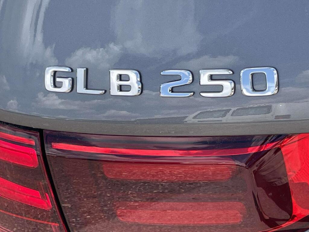 New 2026 Mercedes-Benz GLB 250 4MATIC image 14