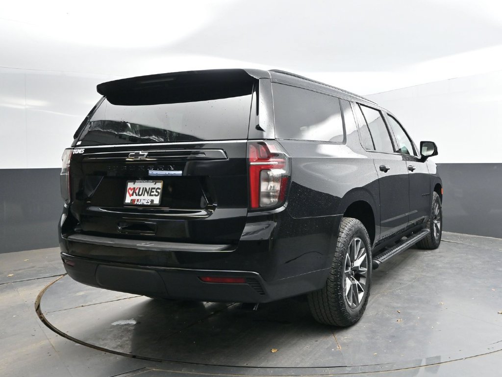 Used 2024 Chevrolet Suburban Z71 w/ Luxury Package AWD/4WD image 7