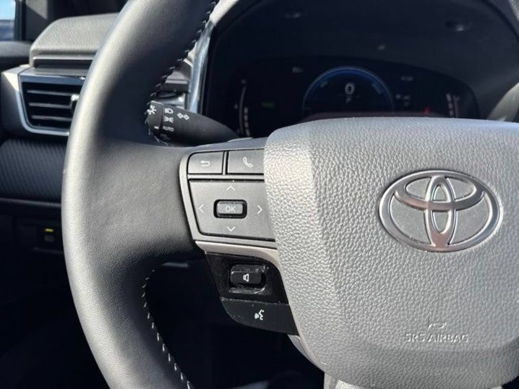 Used 2025 Toyota Camry SE FWD image 27