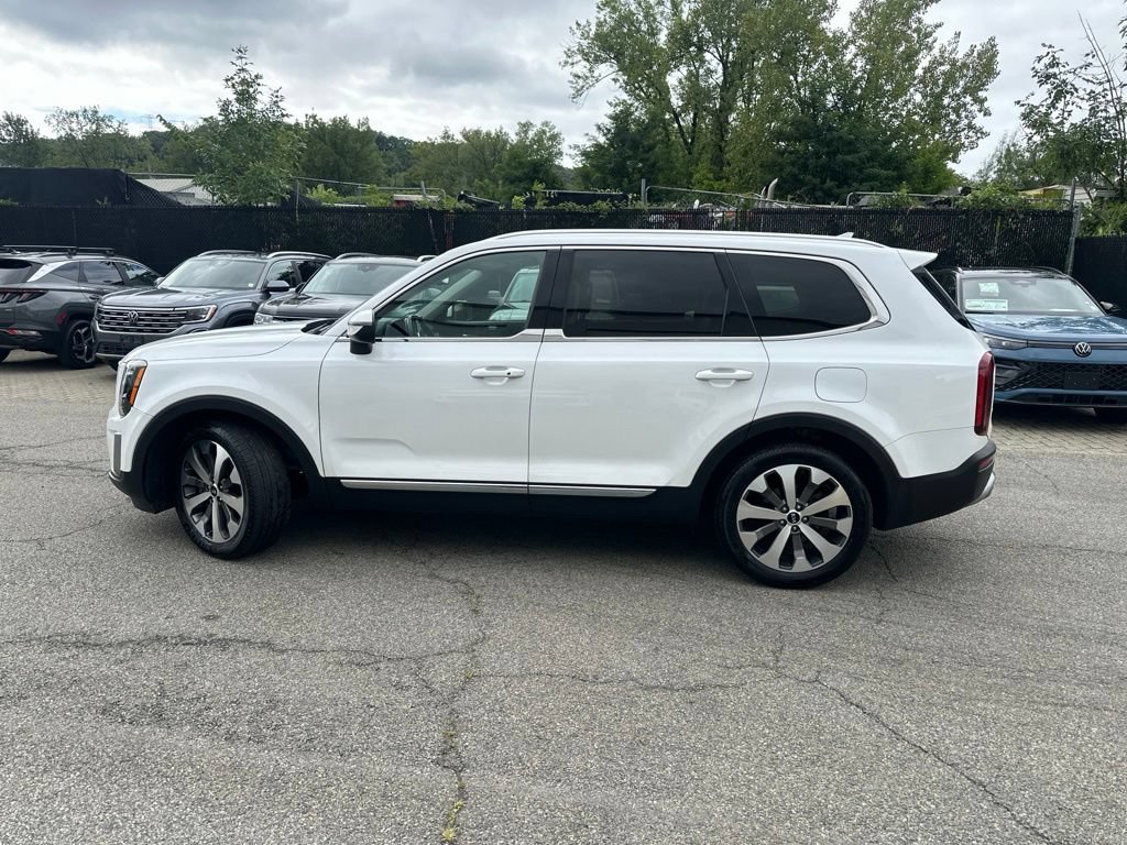 Used 2020 Kia Telluride EX w/ EX Premium Package AWD/4WD image 3