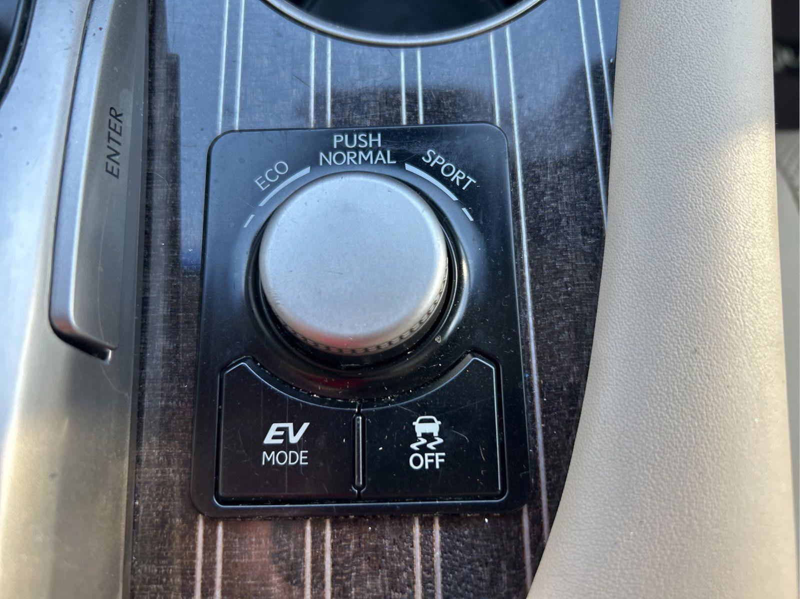 Used 2017 Lexus RX 450h AWD w/ Luxury Package image 33