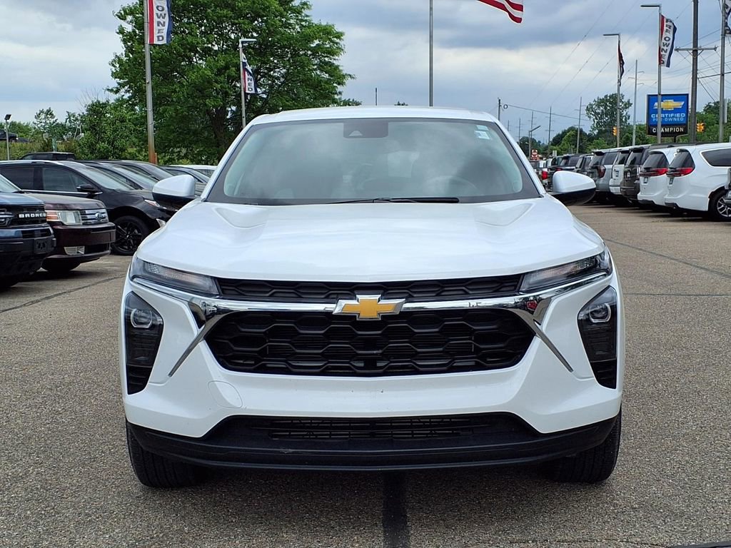 Used 2024 Chevrolet Trax LS w/ LS Convenience Package FWD image 2