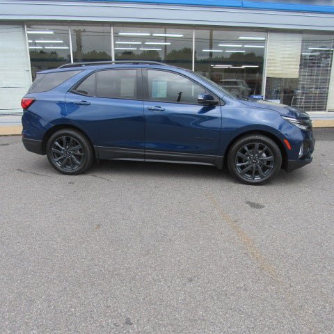 Used 2022 Chevrolet Equinox RS w/ RS Leather Package FWD image 2