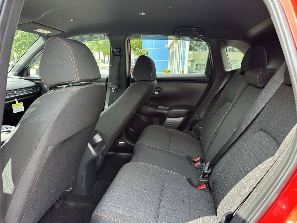 Certified 2025 Honda HR-V Sport image 9