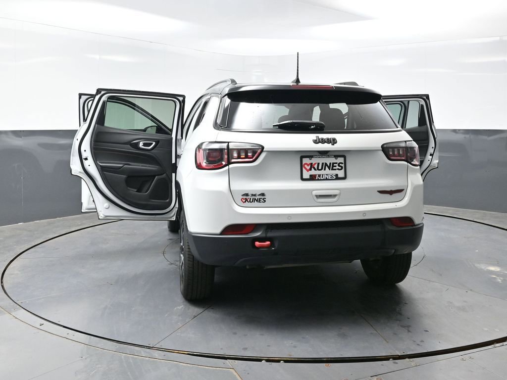Used 2025 Jeep Compass Trailhawk AWD/4WD image 57