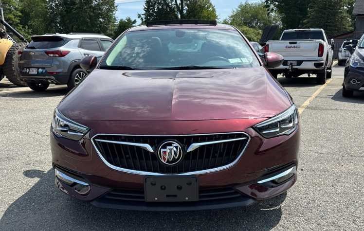 Used 2019 Buick Regal Essence w/ Driver Confidence Package I FWD image 2