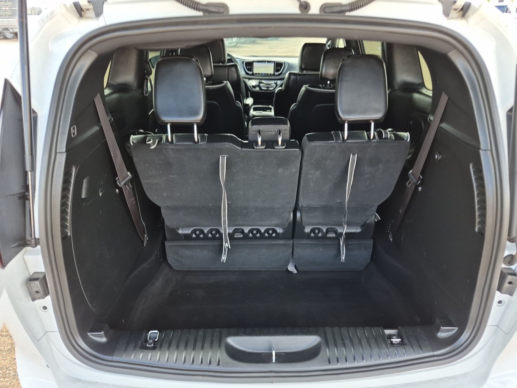 Used 2025 Chrysler Pacifica Limited FWD image 29