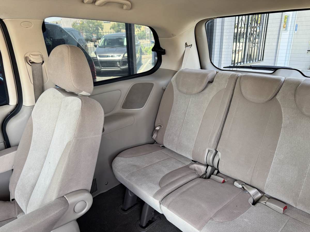 Used 2012 Kia Sedona LX w/ PWR Pkg FWD image 24